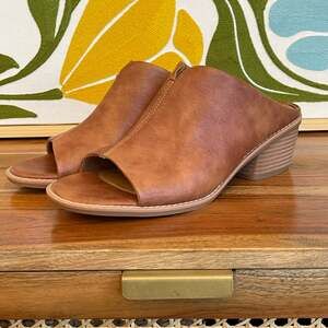 Sofft Eurosoft Caelyn Open-Toe Mules Size 9.5 NIB